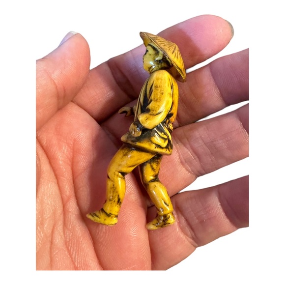 VINTAGE 1970s CELLULOID PLASTIC/JAPANESE RICKSHAW FIGURINES - Picture 9 of 11